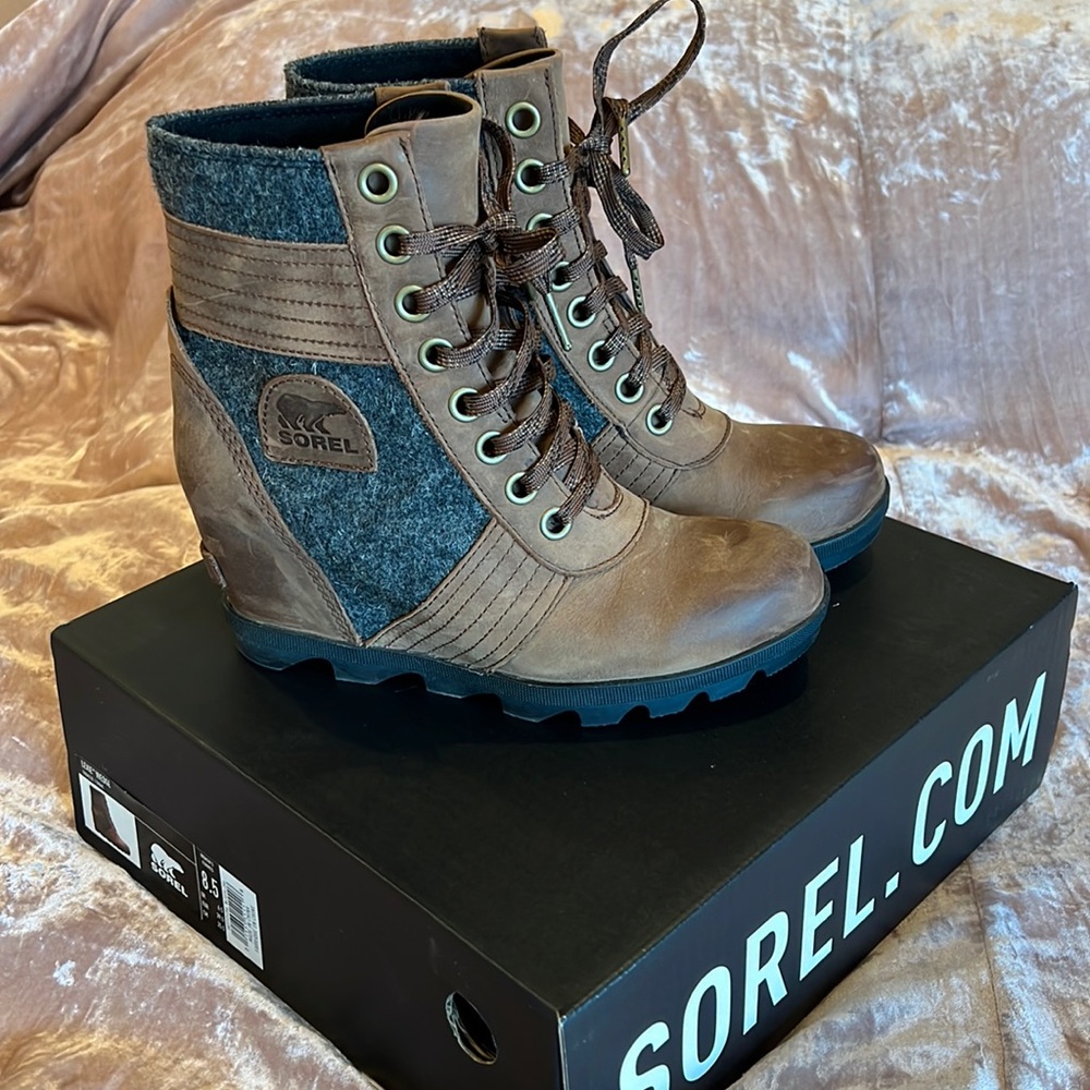 Brown Sorel wedge size 8.5